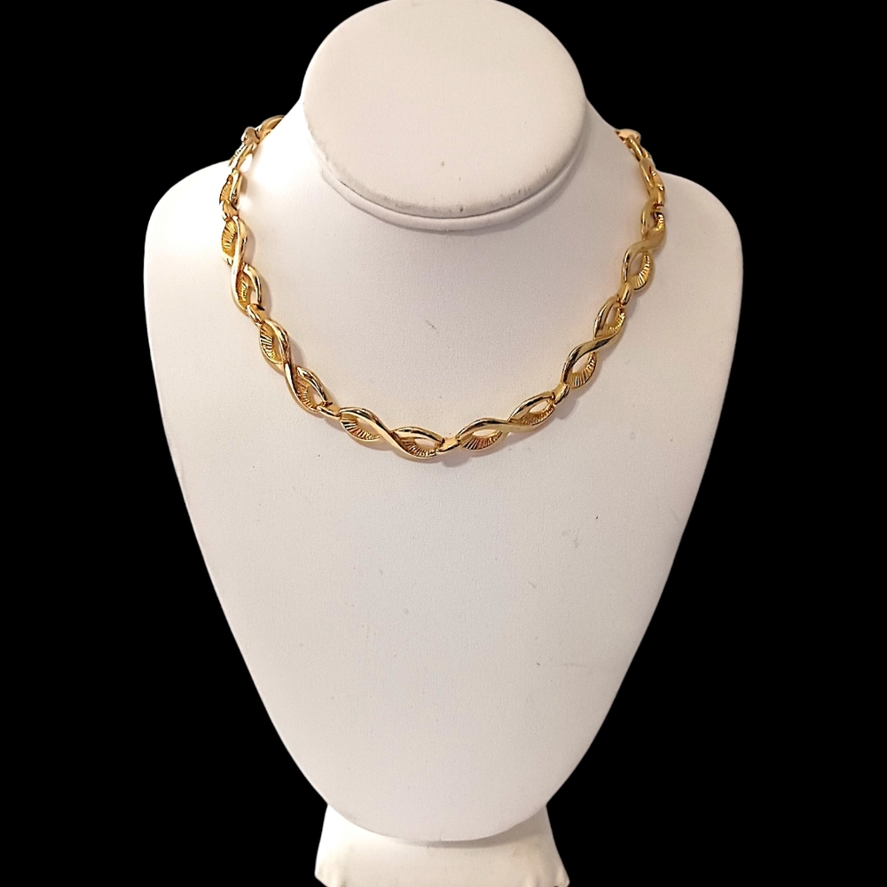 Vintage 80s Chain‎ Link Necklace Gold Tone Figure Eight Chunky Maximalist Money